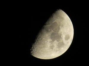 Mond am 16.3.2016